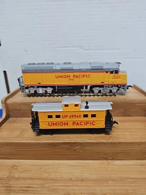 Life Like Union Pacific 3901 Deluxe Powered Locomotive Ho Scale.  - Image 1 of 4