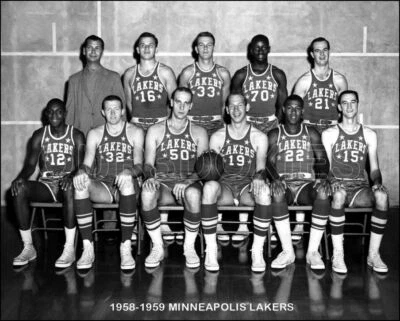 Foto 8x10 de los Minneapolis Lakers 1958-1959 - novato Elgin Baylor Foto 1 de 2