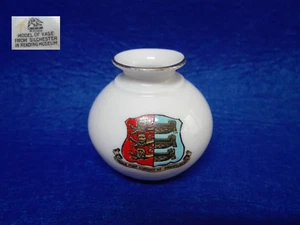W.H. GOSS Porcelain Miniature Vase Silchester Reading Museum VINTAGE - Picture 1 of 2