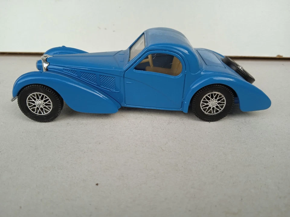 Modellino auto Solido Bugatti 57 S Atlante 1939 Scala 1:43 - azzurra - Immagine 1 di 4