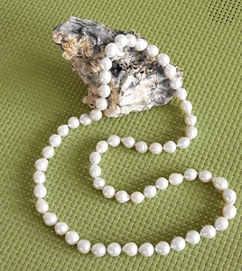 weiße PERLENKETTE, endlos ca.75cm lang - 10-12mm Perlen-Durchmesser, barock - Bild 1 von 4