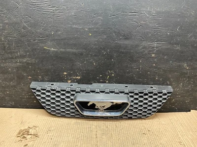 Parrilla delantera superior Ford Mustang 1999 a 2004 OEM V4178 DG Foto 1 de 4