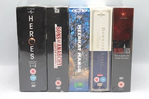 5 X Sealed DVD Bundle (Heroes, Sons of Anarchy, Downtown Abbey, Blood Ties) - Foto 1 di 2