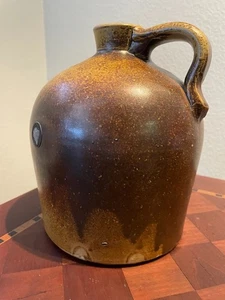 Antigua jarra de whisky/moonshine de gres - cerámica de goteo marrón esmaltado con sal - 8,5" - Imagen 1 de 6