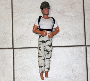 Figura de acción G I Joe blanco camuflaje ejército de EE. UU. 12"" pulgadas casco de soldado de juguete - Imagen 1 de 6