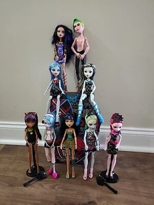 Monster High lotto imperdibili 9 bambole con tutto come da foto spedizione "leggi bene" - Foto 1 di 22