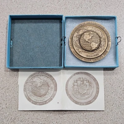 1964-1965 New York Worlds Fair Unisphere 2.5" Bronze Medallion, Box & Paperwork - Image 1 of 4