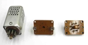 Enchufe octal ajustado con lata perforada, tapón octal rectangular con orejas de montaje. TO - Imagen 1 de 1