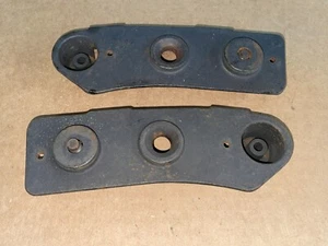 Par de soportes de montaje de pestillo de marco de parabrisas superior Corvette C4 Targa 84 a 86-1/2 - Imagen 1 de 5