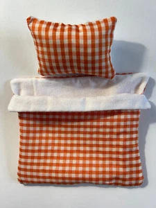 SACO DE DORMIR Ropa de cama de guinga naranja y blanco para muñeca de 7 pulgadas The Monsters - Imagen 1 de 2