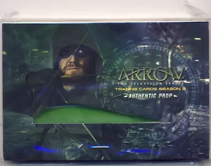 Arrow temporada 3 2017 gran tamaño producción usada tarjeta de utilería pluma VC2 8/9 - Imagen 1 de 2