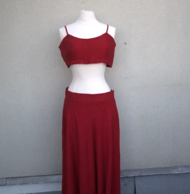 Conjunto de muestra de blusa roja y lehenga uno de uno diseñado en Nueva York 100 % seda Foto 1 de 4