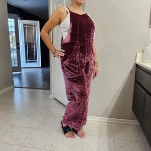 1/2 RABATT Free People Crushed Velvet Burgundy Overall/Overall Medium bequem süß. - Bild 1 von 13