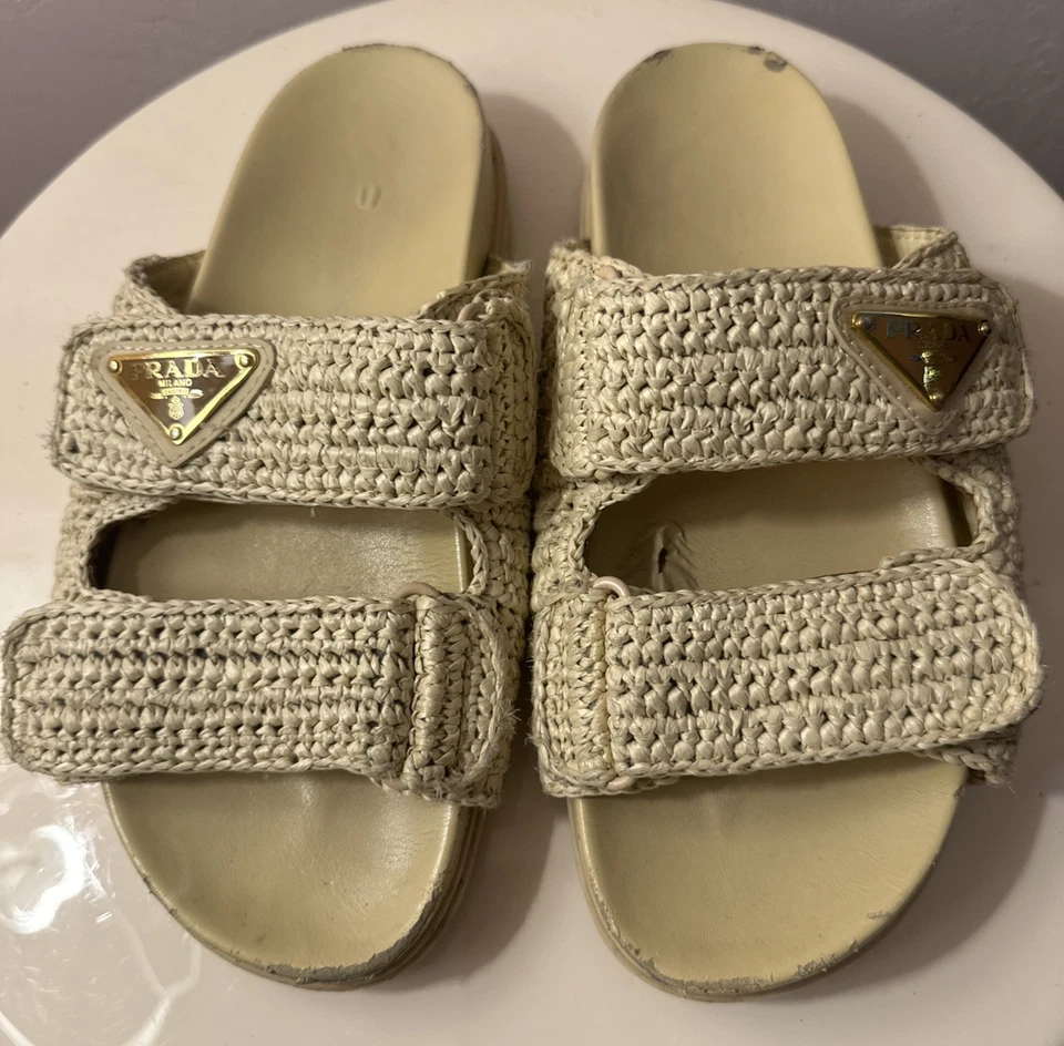 Sandalias para mujer beige con logotipo de Prada efecto rafia Foto 1 de 4