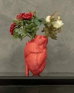 Realistic Heart Vase - Picture 1 of 5