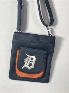 Borsa magnetica Detroit Tigers cinturino blu MLB Charm Petite 8" usata - Foto 1 di 10