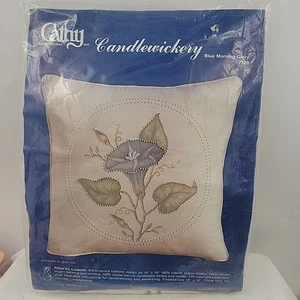 Cuscino a candela Cathy Needlecraft Blue Morning Glory 7920 16x16 Jean Fox - Foto 1 di 4