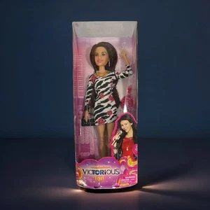 Nickelodeon Victorious TORI 12" bambola Spin Master vestito zebrato nuovo con scatola - Foto 1 di 11