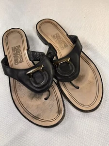 SALVATORE FERRAGAMO black leather rose gold logo ring thong sandals Sz 8.5B - Picture 1 of 10