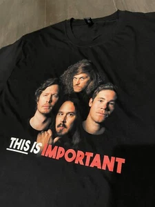 NUEVO SIN ETIQUETAS This is Important Podcast Tour Merch Shirt Talla Grande Workaholics - Imagen 1 de 6