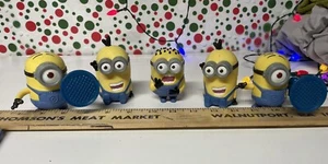 SAMMLERSTÜCK: 2013 Mcdonalds Toys Minions 5 Stück Figuren Despicable Me - Bild 1 von 19