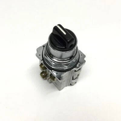 Cutler Hammer 10250T22KB 3-Position Selector Switch, 2NO-1NC, Maintained - Image 1 of 4