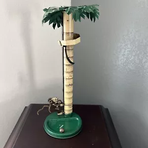 Grande scimmia in latta vintage anni 50 Emporium Spec Co. ALBERO DI PALMA da arrampicata - Foto 1 di 5
