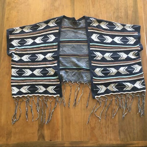 Double Zero Women’s Size M Gray Southwestern Shoulder Wrap with Tassels - Picture 1 of 4