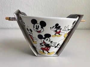 Disney Clásico Mickey Mouse Poses Ramen Fideos Cuenco Con Palillos NUEVO - Imagen 1 de 8