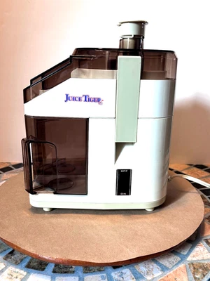 Exprimidor de tigre de jugo Jack LaLanne de colección Foto 1 de 4