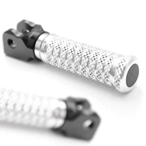 Silver M-Grip Front Rider Footpegs Rest For Yamaha MT-07 FZ07 13-24 23 22 21 20 - Picture 1 of 6