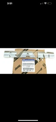 RAM Promaster 2014-2020 puerta trasera cromada placa de identificación emblema nuevo OEM 68210907AA Foto 1 de 3