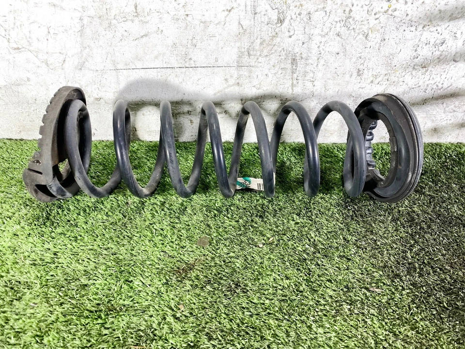 12-18 FORD FOCUS MOLA HELICOIDAL DE SUSPENSÃO TRASEIRA ESQUERDA LH ou direita lateral OEM - Imagem 1 de 3