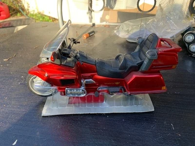 Honda 2010 Gold Wing (Goldwing) Touring Motorcycle 1/12 Scale Model Dark Red - Image 1 of 4