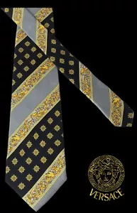 Cravatta corta vintage Gianni Versace anni 90 seta nera oro grigia barocca NUOVA - Foto 1 di 12