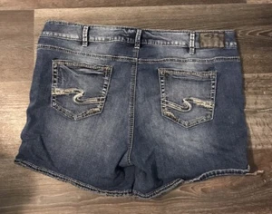 Silver Jean Shorts Elyse Sz 18 X 5.25 Ins. Women Denim Medium Blue GUC Stretch - Picture 1 of 5