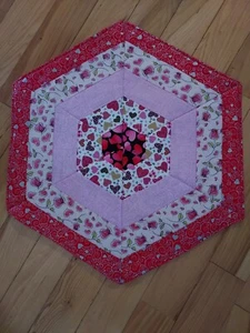 VALENTINES DAY TABLE TOPPER HANDMADE NEWLY MADE ONE OF A KIND #1 - Picture 1 of 2