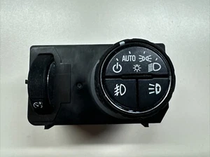 84448506 - Genuine GM Headlamp Switch (Blue Light) - Colorado, Silverado, Sierra - Picture 1 of 3
