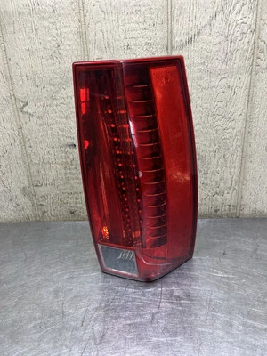 07-14 CADILLAC ESCALADE RH PASSENGER REAR LED TAIL LIGHT OEM — 第 1/4 张图片