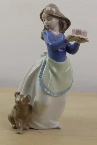 Nao Lladro 1045 Puppy's Birthday - Girl with Birthday Cake & Dog Near Mint - Picture 1 of 8