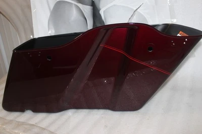 90201061DSX NUEVO OEM 2014-2023 HARLEY-DAVIDSON TOURING MISTERIOSO ALFORJA ROJA Foto 1 de 3