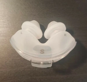 Genuine Small Resmed Airfit P10 nasal pillow only - Picture 1 of 2