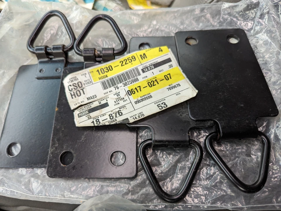 Gancho de asiento de seguridad para niños 10302259 Gm Chevy Pontiac Oldsmobile NOS GM  Foto 1 de 1