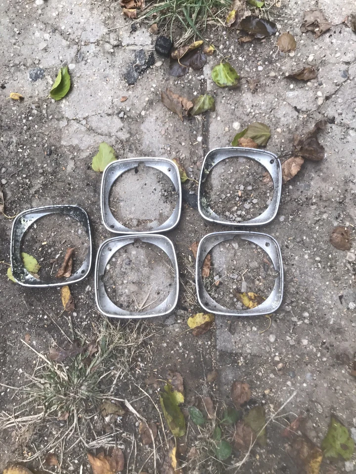 Bisel de faros Buick LeSabre Electra 1970-1971 Foto 1 de 1