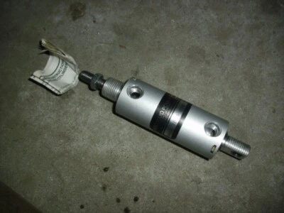 Cilindro neumático Aro Fluid power 0418-1009-014 5" - 6-1/2" Foto 1 de 3