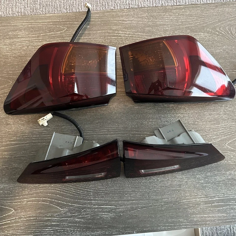 2006-2013 雷克萨斯 IS250/350 原始设备制造商烟熏尾灯 — 第 1/3 张图片