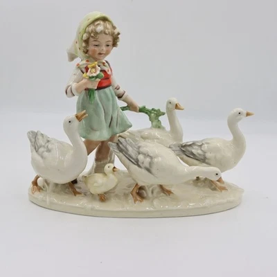 Estatuilla de porcelana alemana vintage de los años 50 con gansos 8" Foto 1 de 4