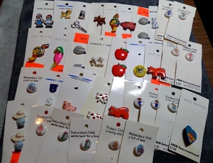 43 Vintage Plastic Realistic Buttons 34 Original Cards ANIMALS & Various others - Picture 1 of 13
