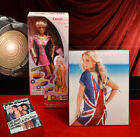 AUTOGRAPHE SPICE GIRLS signé "GERI", poupée chantante en boîte, kit de presse, COA UACC, MAG