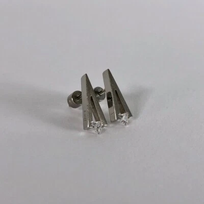 Juego de pendientes de piedra de diamantes de corte redondo de 0,35 quilates con conjunto de tensión de acero inoxidable B. Tiff Foto 1 de 3